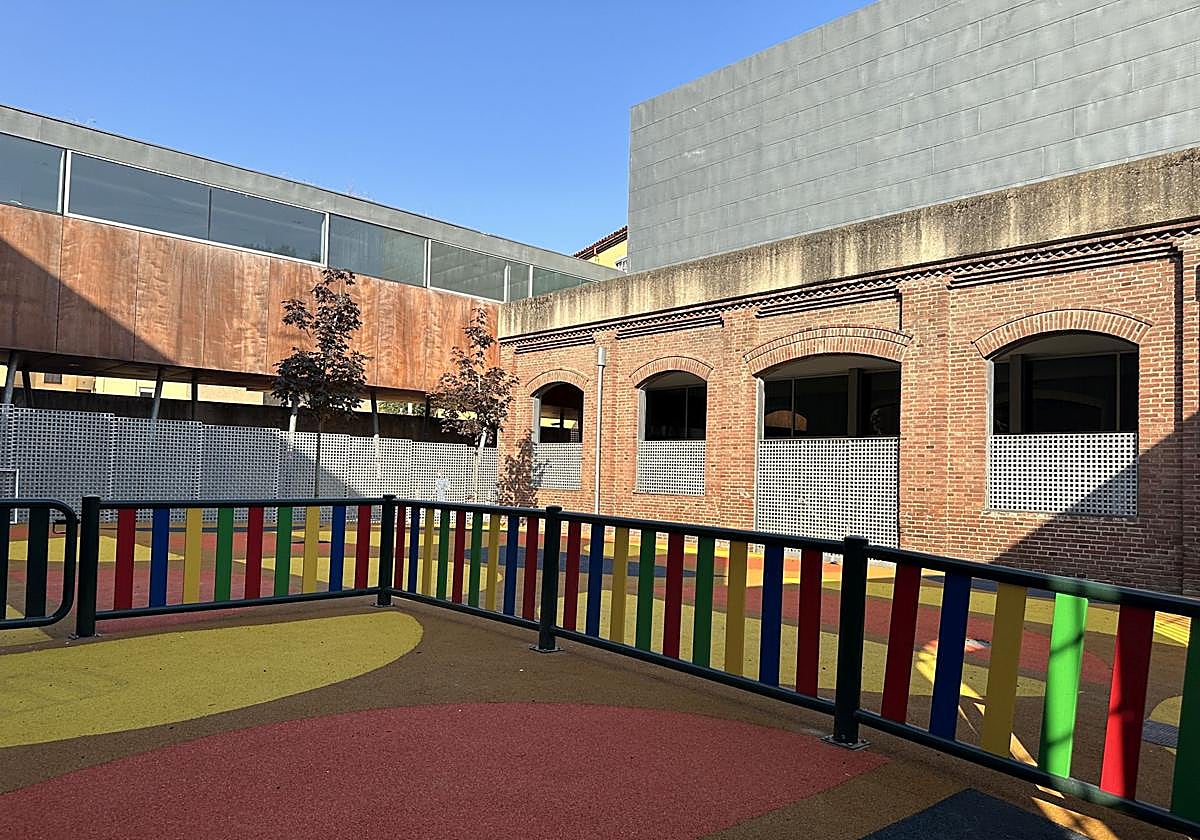 Patio del centro tras las mejoras.