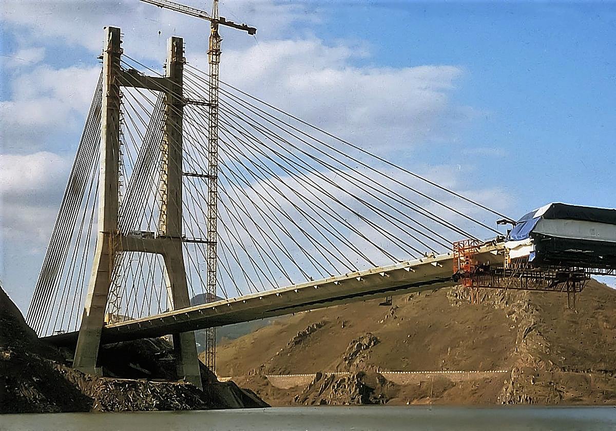 Un puente de récord y de libro