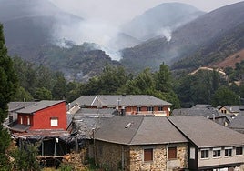 Incendio en la localidad de Igüeña.