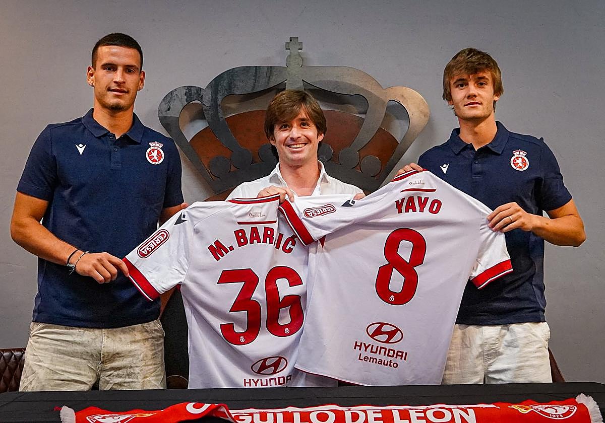 Barzic y Yayo, junto a José Manzanera, en su presentación.