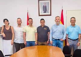 Ejecutiva provincial socialista junto al nuevo alcalde de Quintana del Marco, Pedro Crespo.