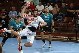 Benites, en un partido con el Abanca Ademar.