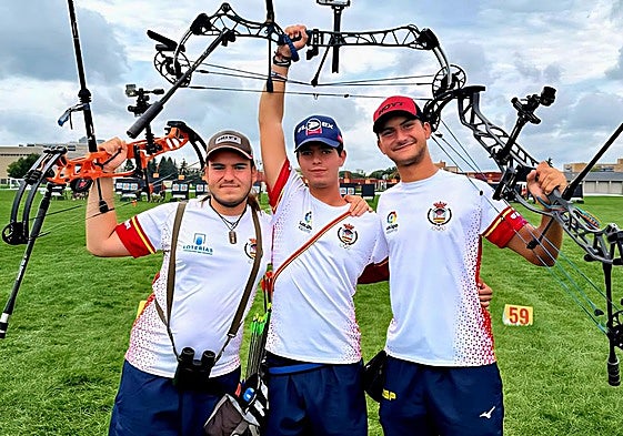 Héctor González (I), junto a Álvaro de los Santos y Álvaro Pardo, componentes del equipo español.