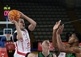 Instante de uno de los derbis de la pasada temporada.