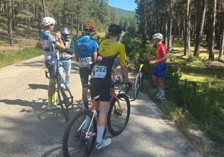 Fallece un ciclista tras una caída masiva en la segunda etapa de una carrera en Soria