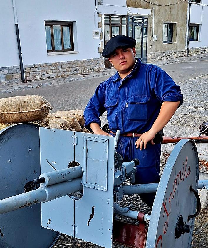 Imagen secundaria 2 - Noche de trincheras en un pueblo de León que recrea su historia
