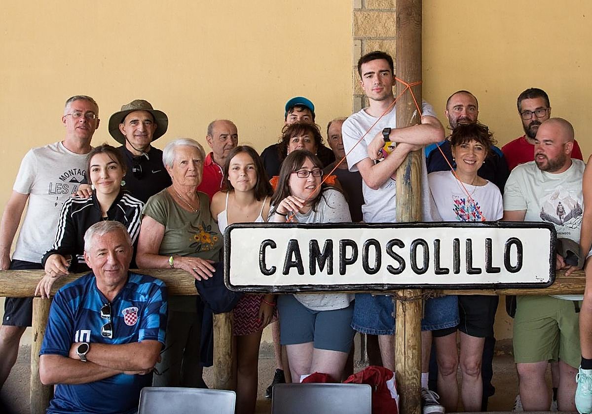 Vecinos de Camposolillo en la fiesta-encuentro de 2025.