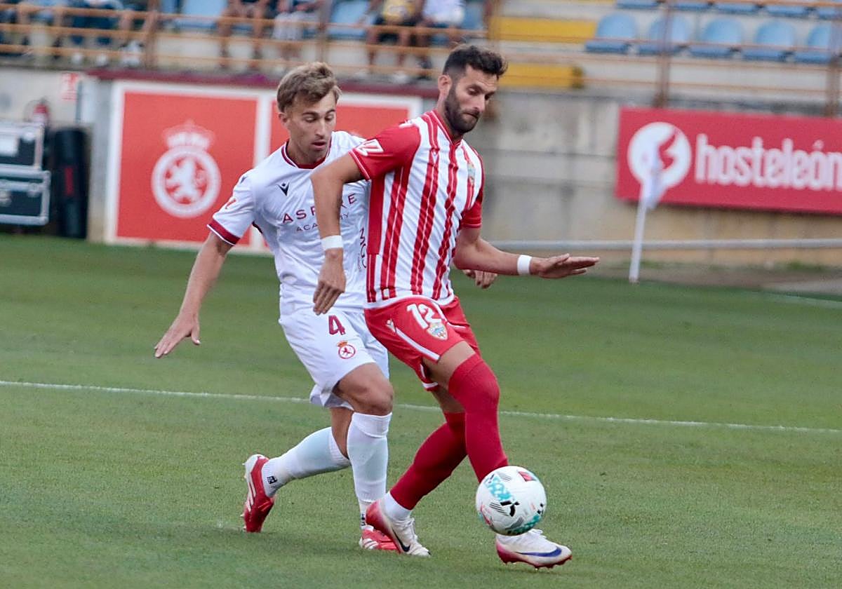 Rodri, en una acción con Leo Baptistao.