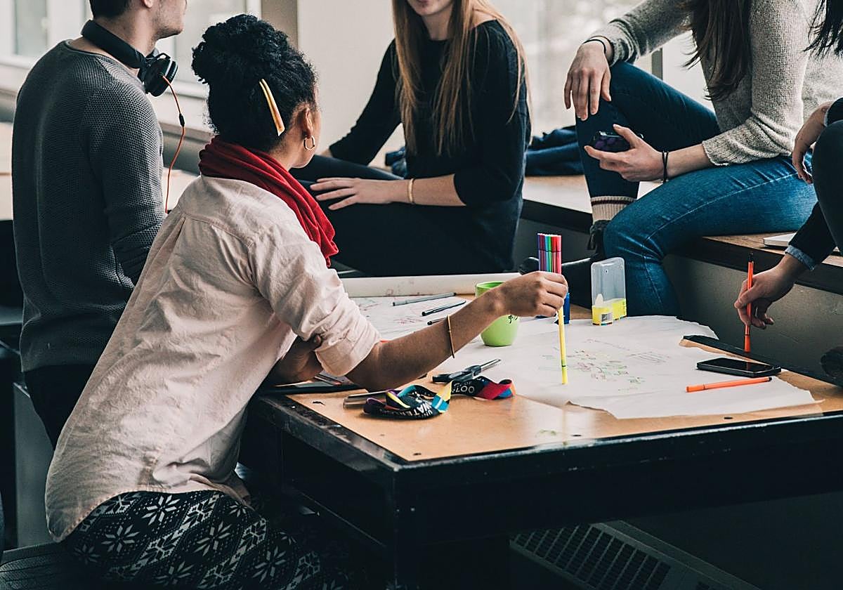 Imagen de archivo de estudiantes universitarios.