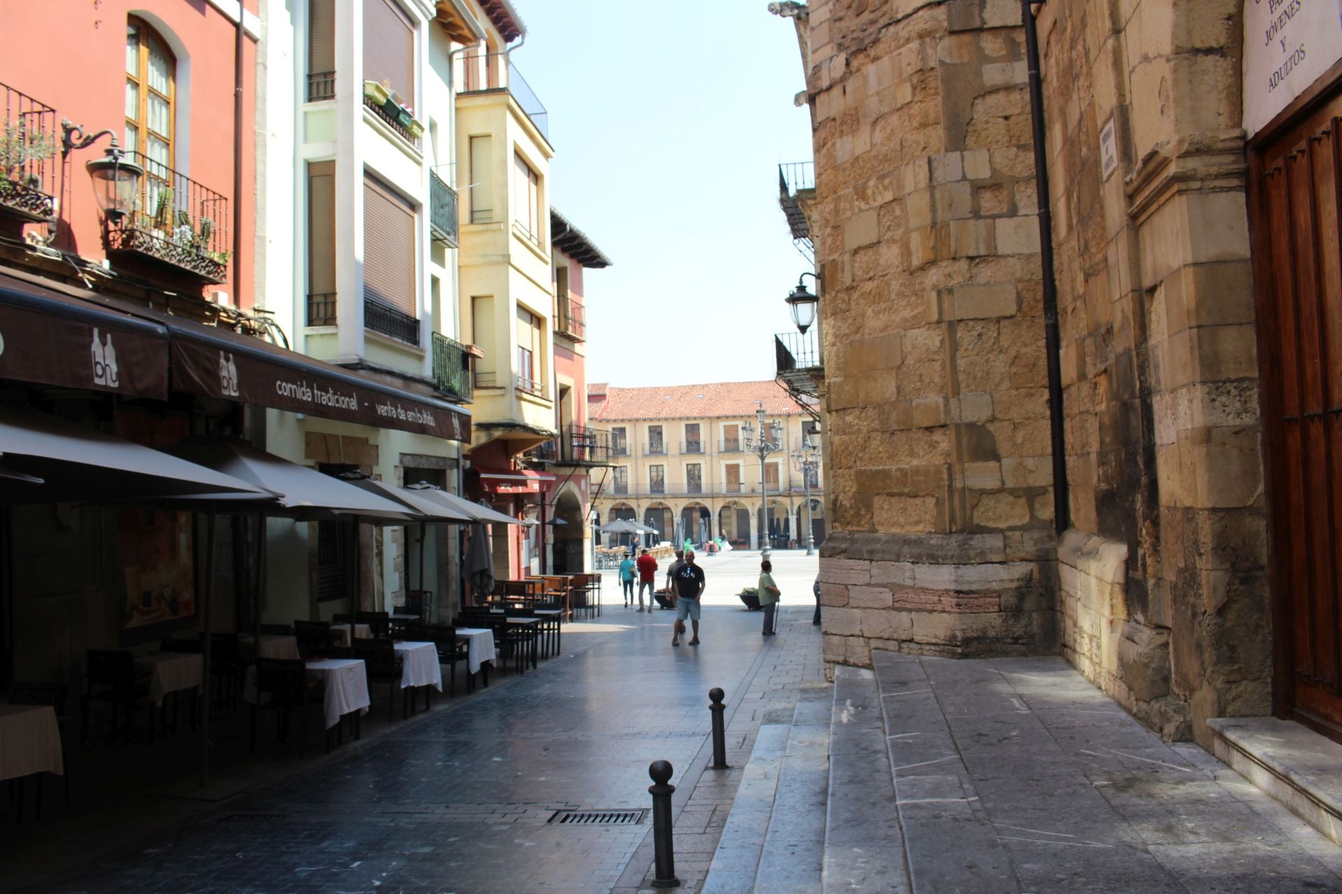 La Plaza Mayor de León luce reformada al completo