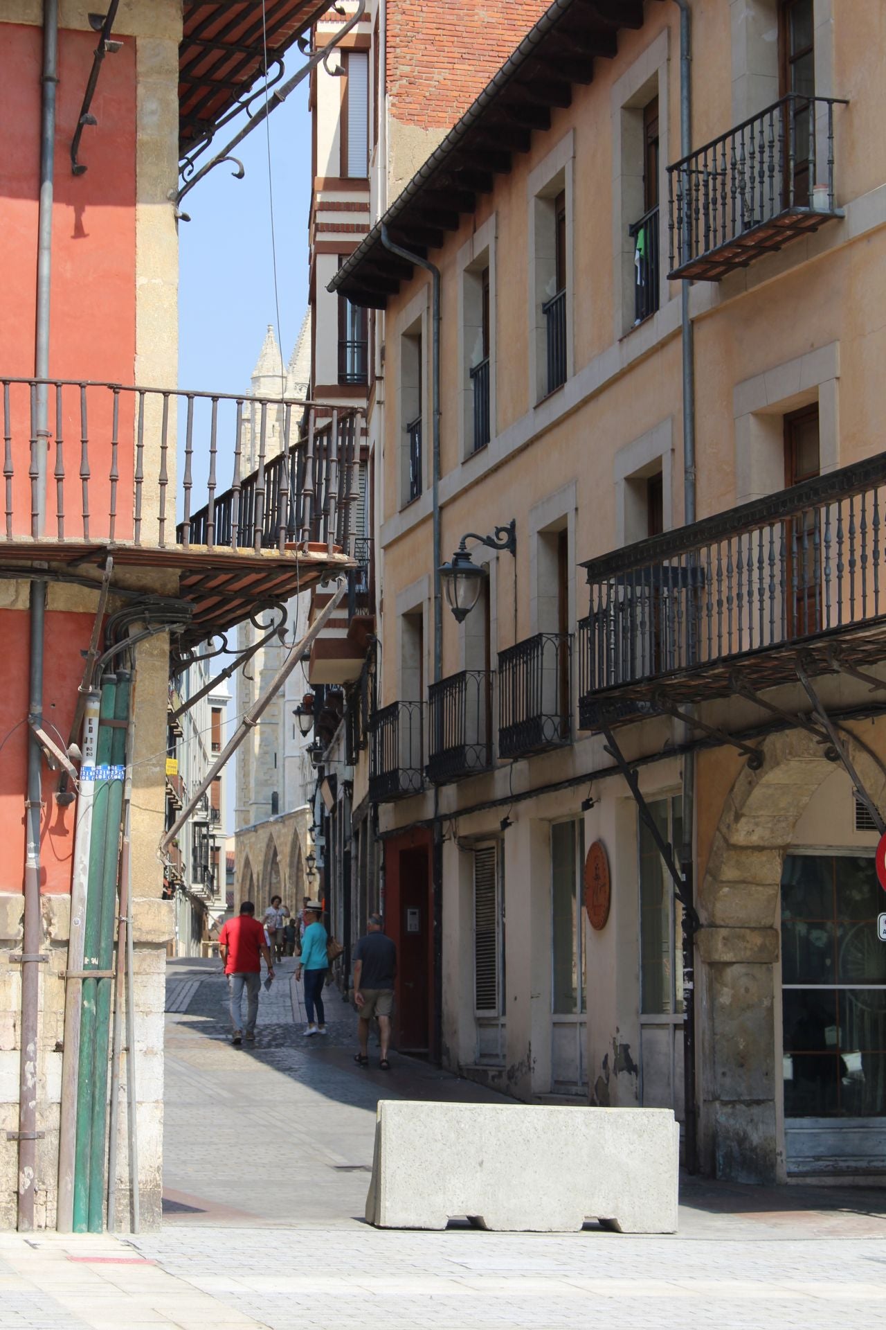 La Plaza Mayor de León luce reformada al completo