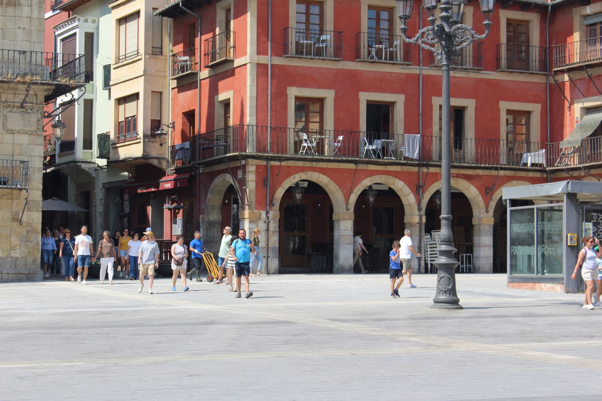 La Plaza Mayor de León luce reformada al completo