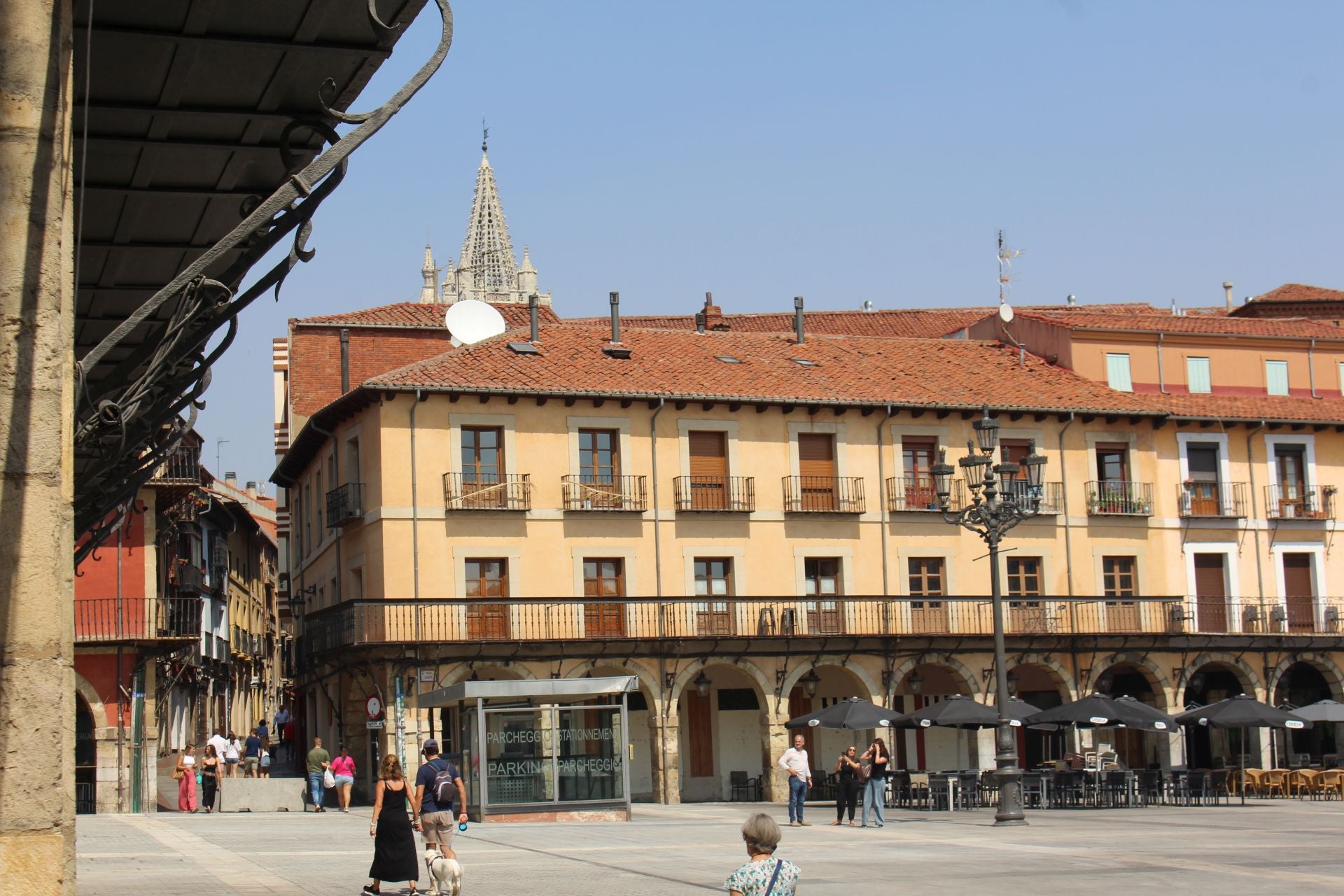 La Plaza Mayor de León luce reformada al completo
