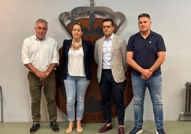 Imagen de los representantes de los cuatro clubes en la presentación del amistoso solidario