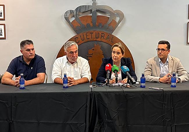 Los cuatro representantes, en la presentación del partido