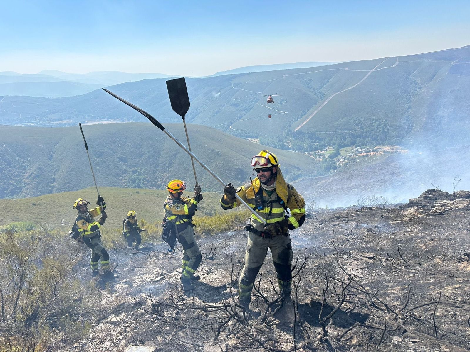Brif Puerto Pico trabajando en el incendio de Anllares del Sil.