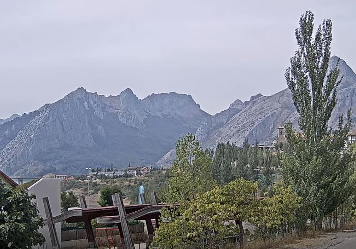 Imagen de Riaño y el pico Yordás del miércoles 27 de agosto.