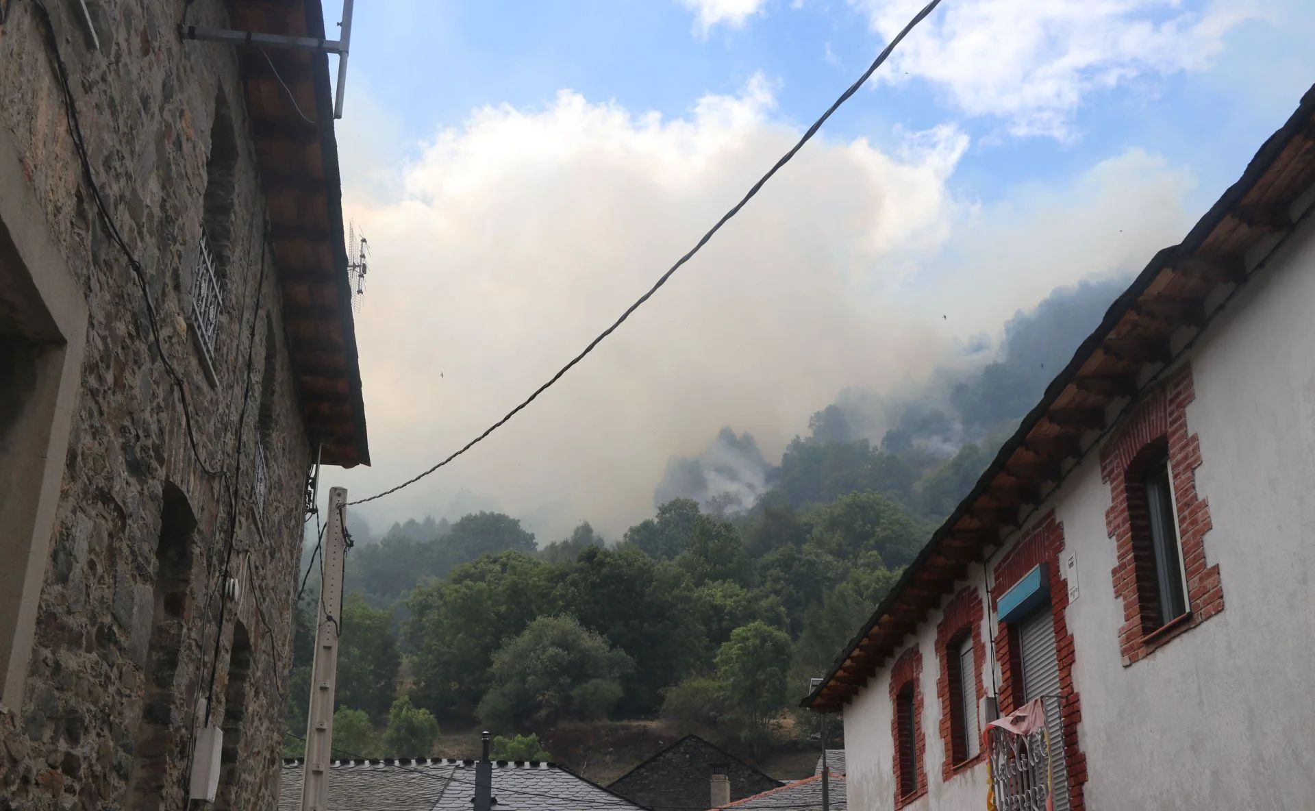 El humo visto desde las calles de Fasgar
