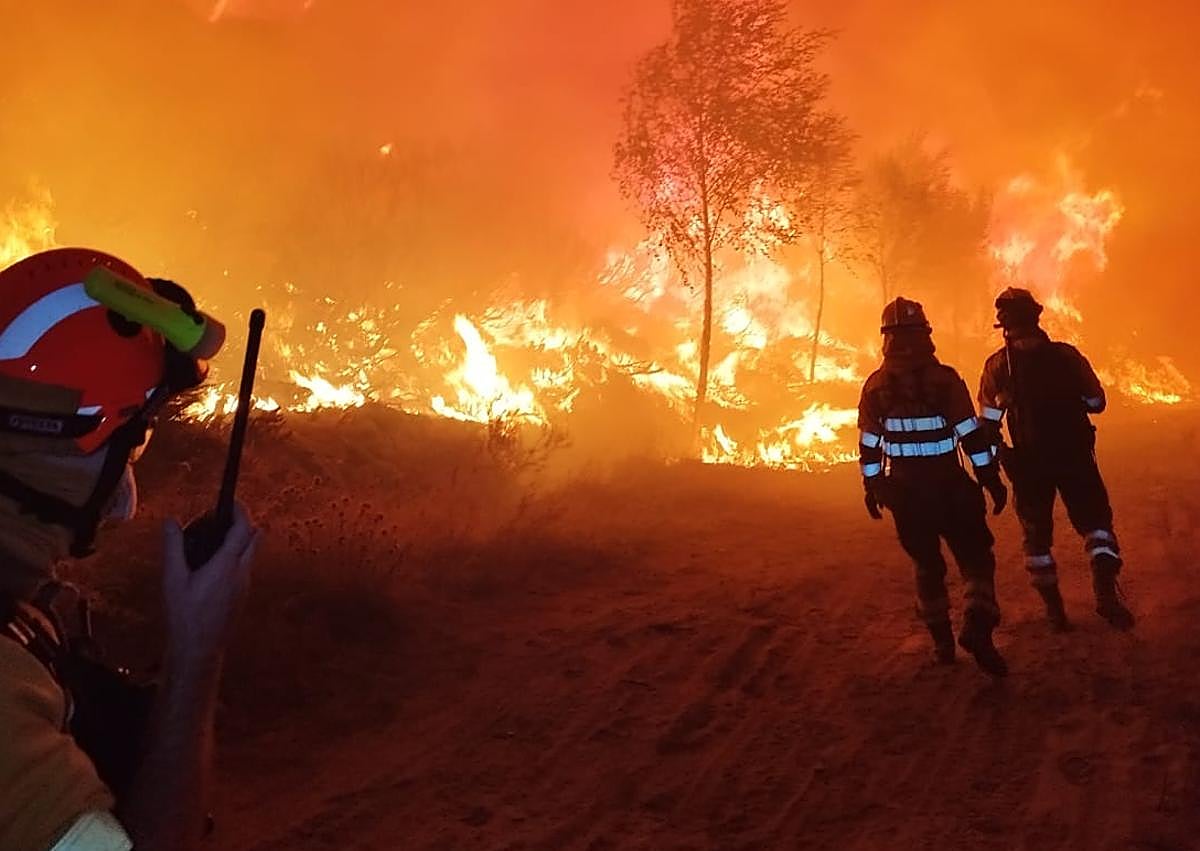 Imagen secundaria 1 - La brif de Tabuyo en varias jornadas de trabajo, a la derecha Pablo González. 