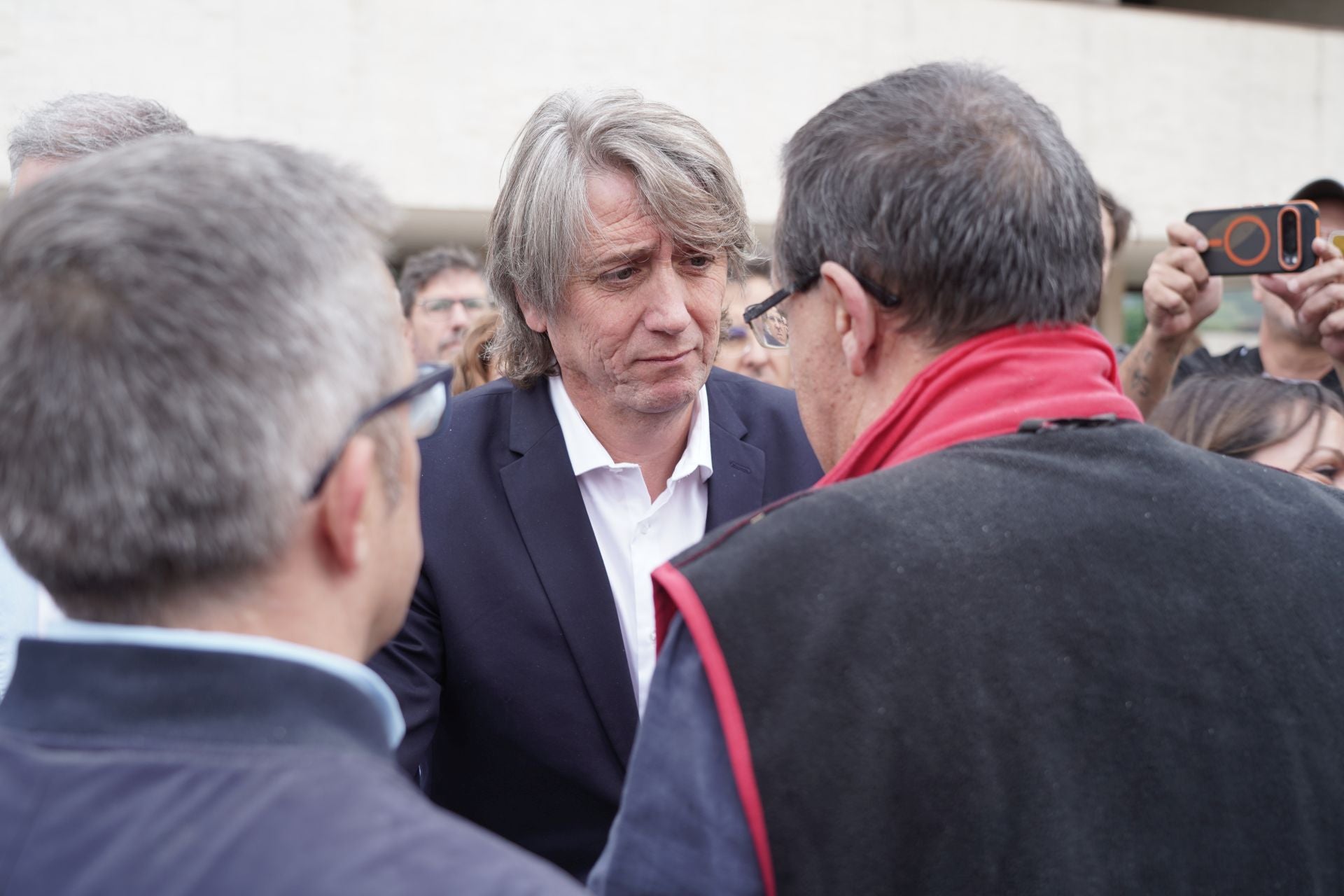 Concentración frente a las Cortes para exigir el cese del consejero de Medio Ambiente