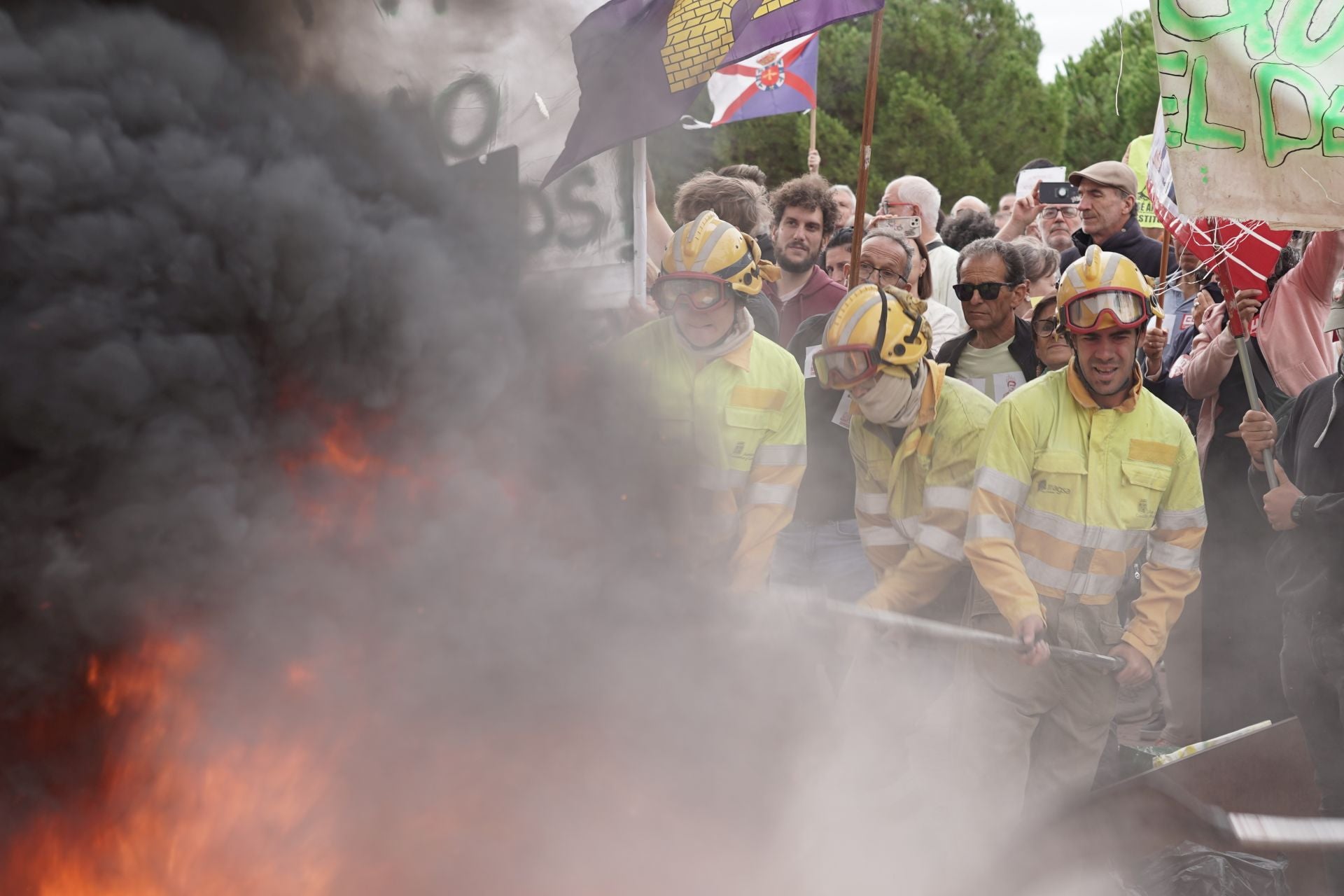 Concentración frente a las Cortes para exigir el cese del consejero de Medio Ambiente
