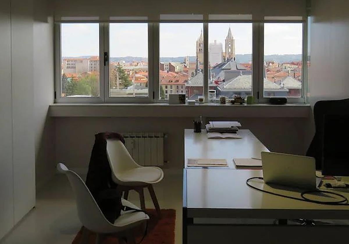 Imagen de archivo de unas oficinas en León.