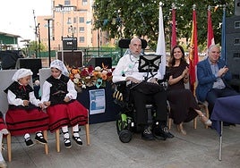 Urbano González, durante el pregón de los Fiestas de la Santina y San Froilán de la Casa de Asturias en León.