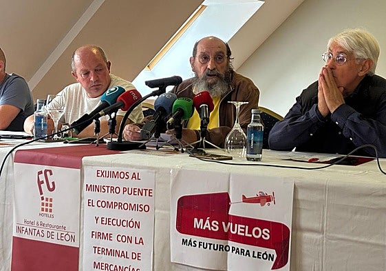 Más vuelos exige al ministro Puente el compromiso con la terminal de mercancías