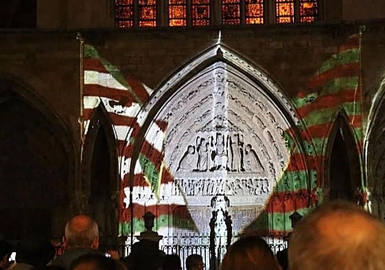 Proyecciones sobre la Catedral de León.