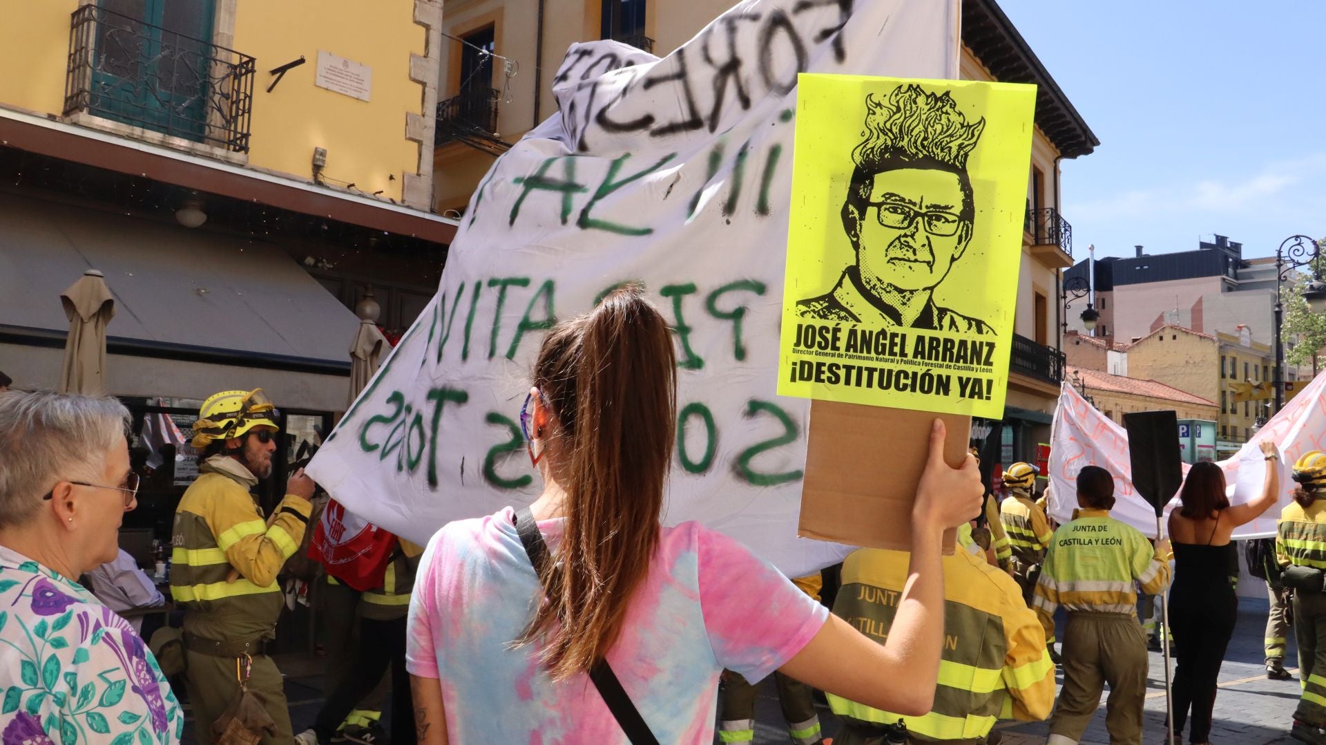 Decenas de &#039;Bomberos forestales&#039; toman las calles de la capital leonesa