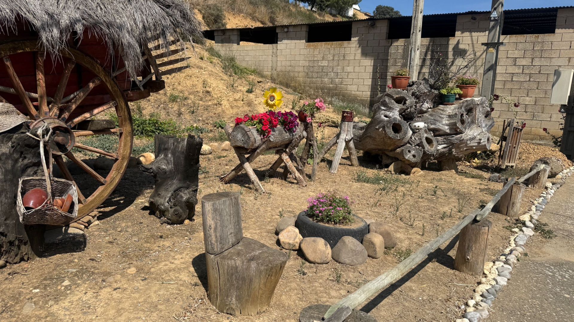Imágenes del rincón de Ricardo en San Miguel de Escalada