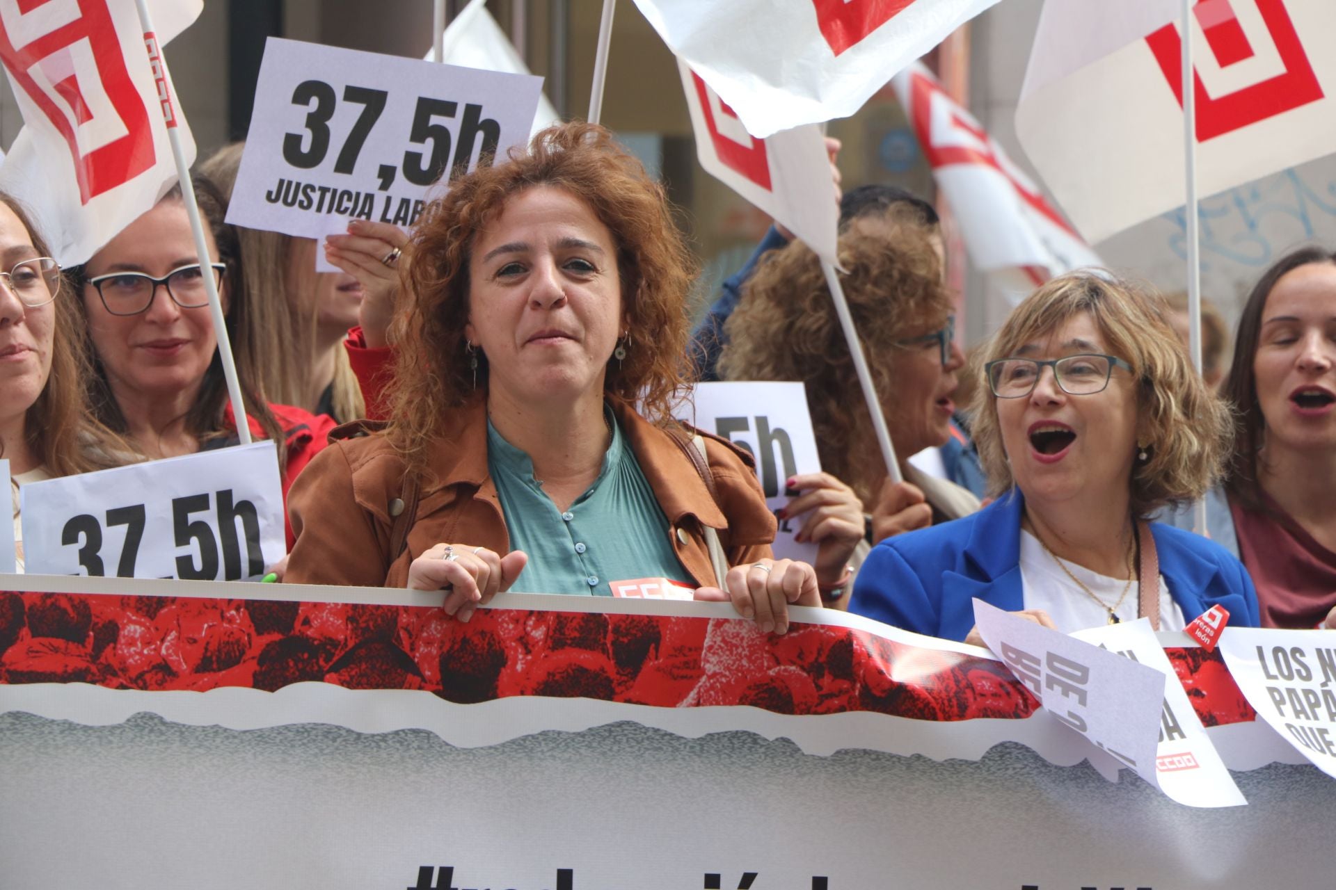 Concentración en León para pedir la reducción de la jornada laboral a 37,5 horas