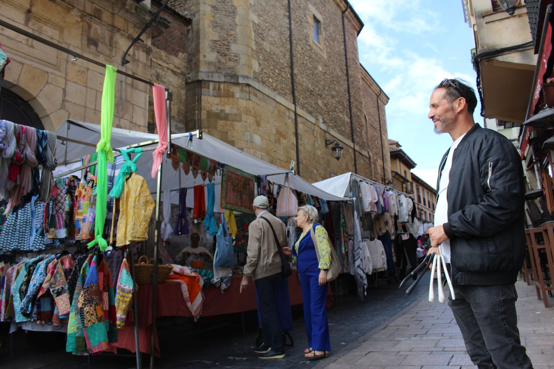 El retorno del mercado tradicional a la plaza Mayor de León