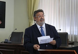 El catedrático de Economía Financiera y Contabilidad de la Universidad de León Enrique López González .