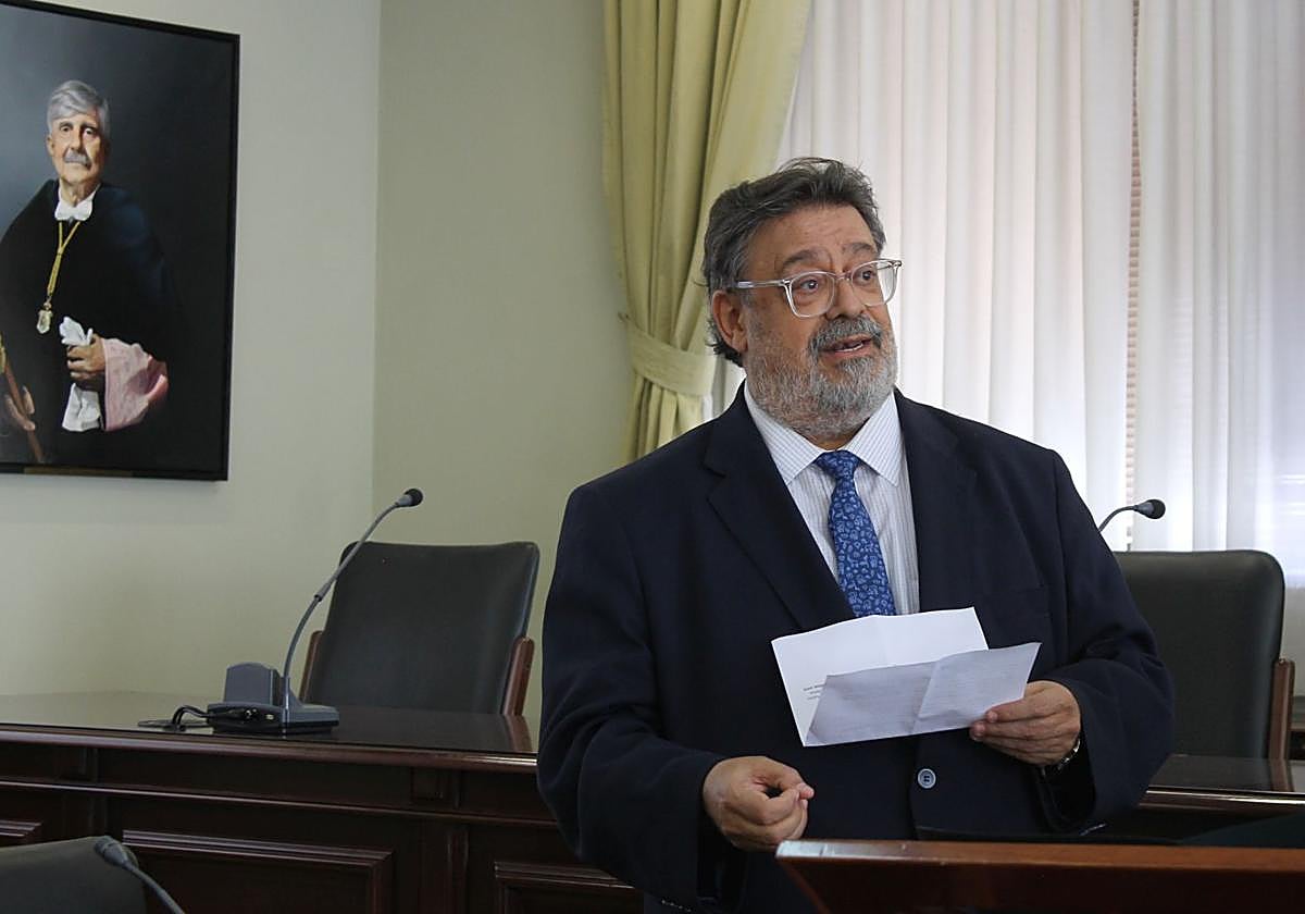 El catedrático de Economía Financiera y Contabilidad de la Universidad de León Enrique López González .