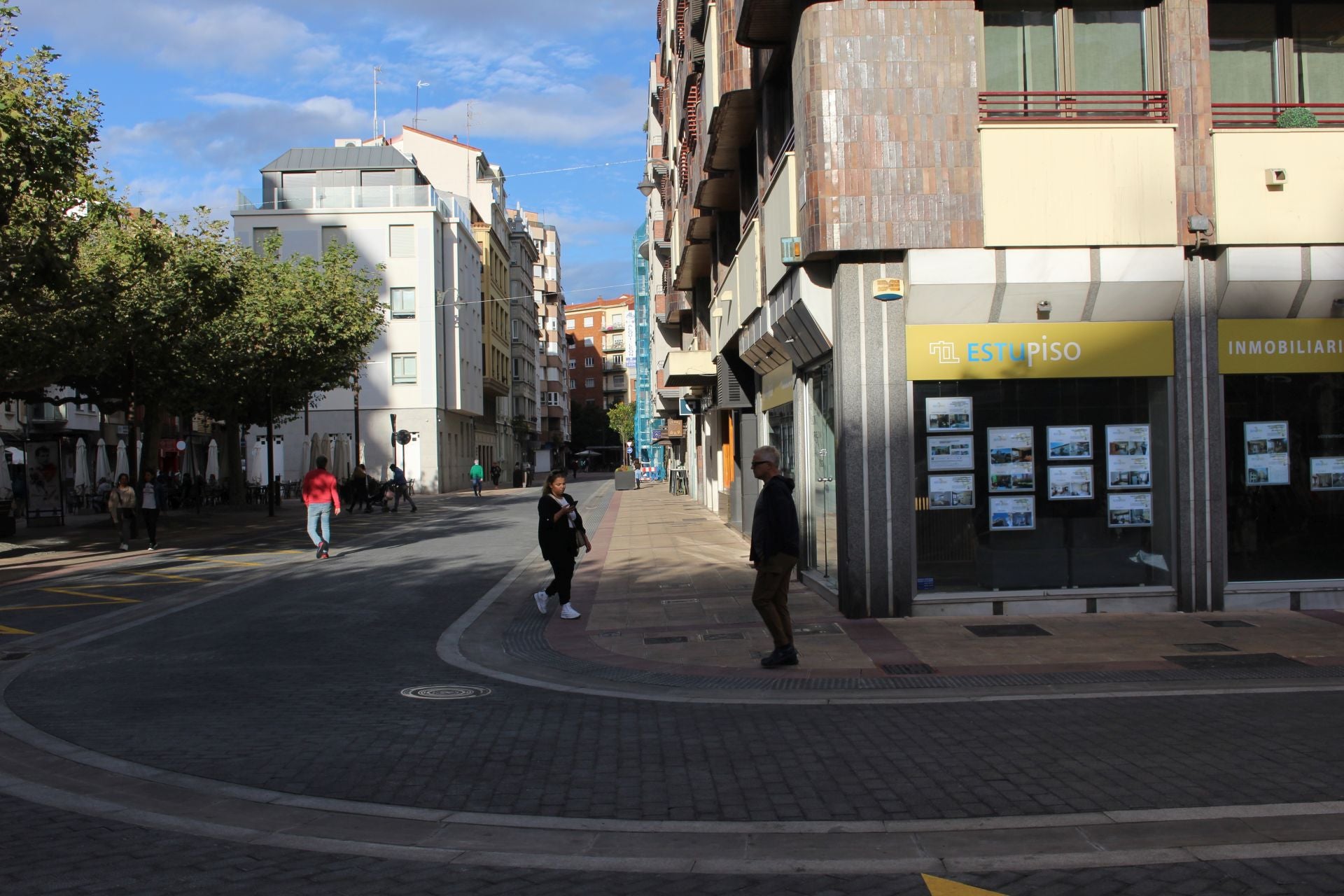 La calle Fuero cumple sus primeras semanas como peatonal