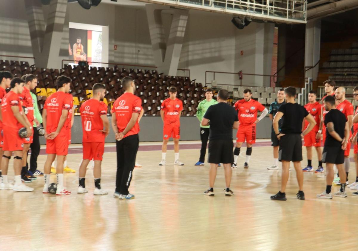 Abanca Ademar zmagania z brakami kadrowymi przed startem nowego sezonu Ligi Asobal