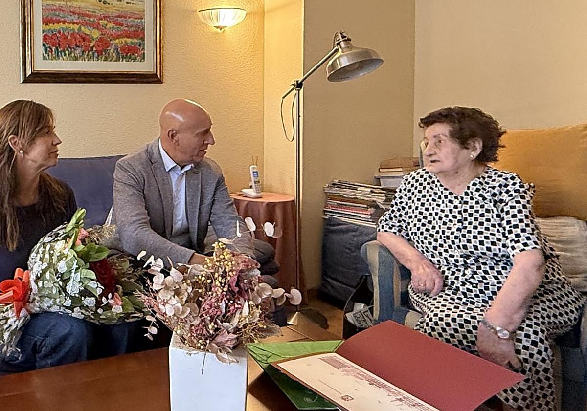 Imagen principal - Celebración de los 100 años de Nicanora.