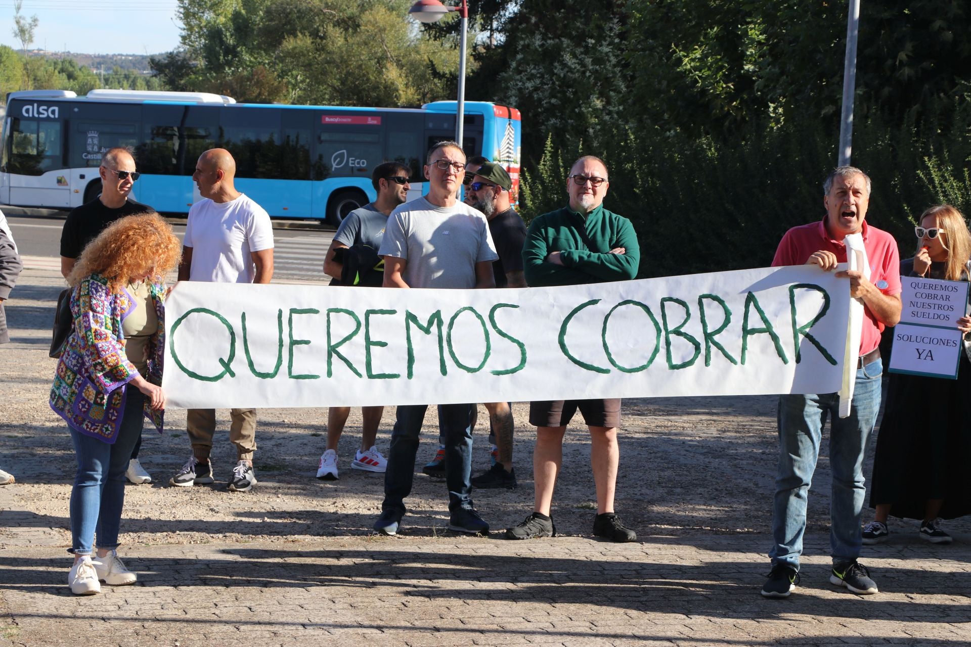 Imágenes de la manifestación en el Ayuntamiento de San Andrés del Rabanedo