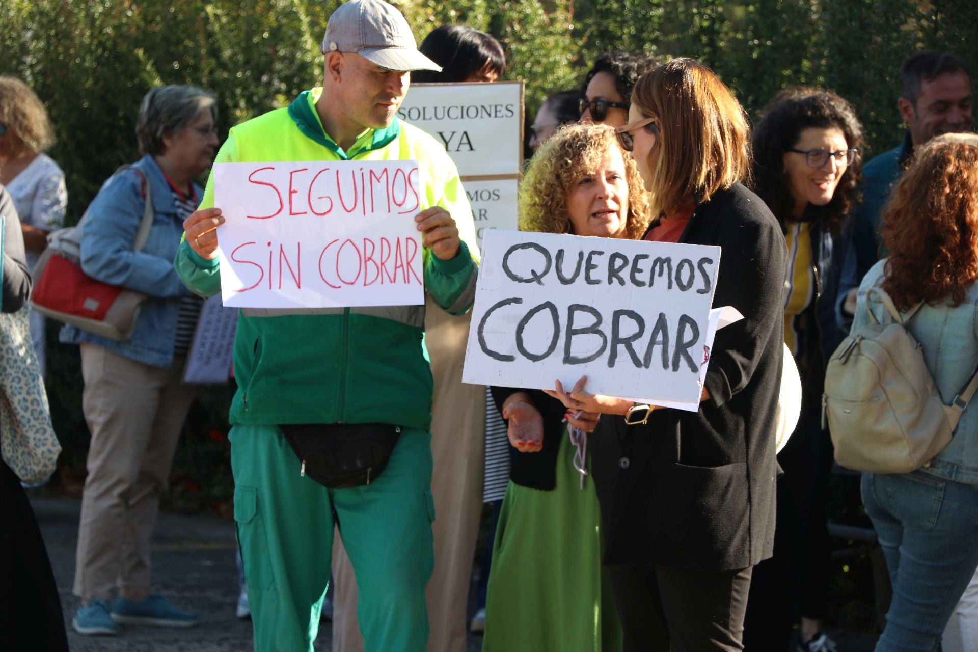Imágenes de la manifestación en el Ayuntamiento de San Andrés del Rabanedo