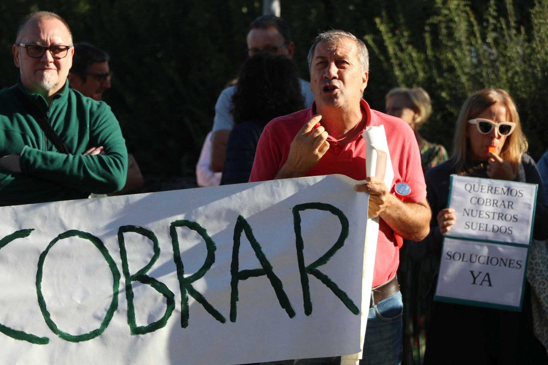 Imágenes de la manifestación en el Ayuntamiento de San Andrés del Rabanedo