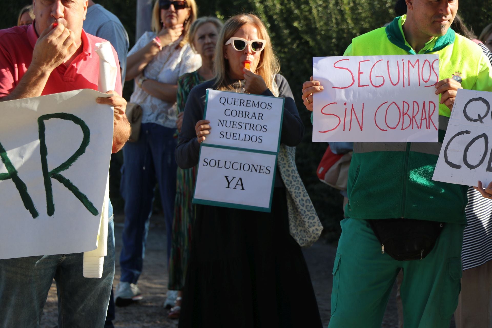 Imágenes de la manifestación en el Ayuntamiento de San Andrés del Rabanedo