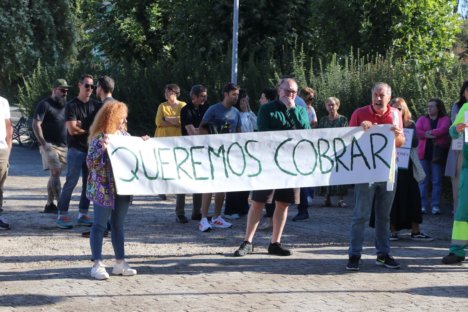 Imágenes de la manifestación en el Ayuntamiento de San Andrés del Rabanedo