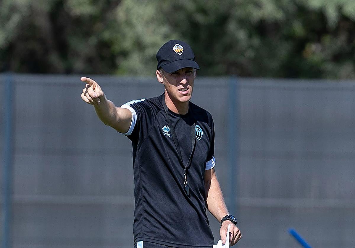 El Castellón destituye a su entrenador.