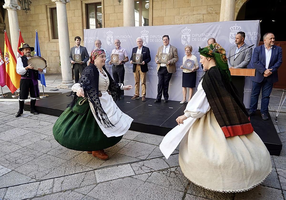Representantes de todas las casas de León en el Palacio de los Guzmanes.