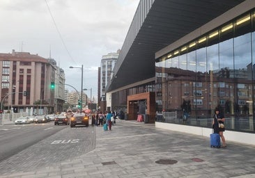 Roba un vehículo con las llaves puestas y le pillan atracando un supermercado