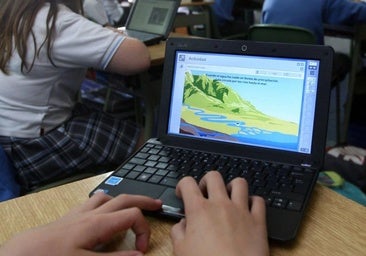 Lleva a Incibe el uso que sus hijos hacían en el colegio de los dispositivos digitales