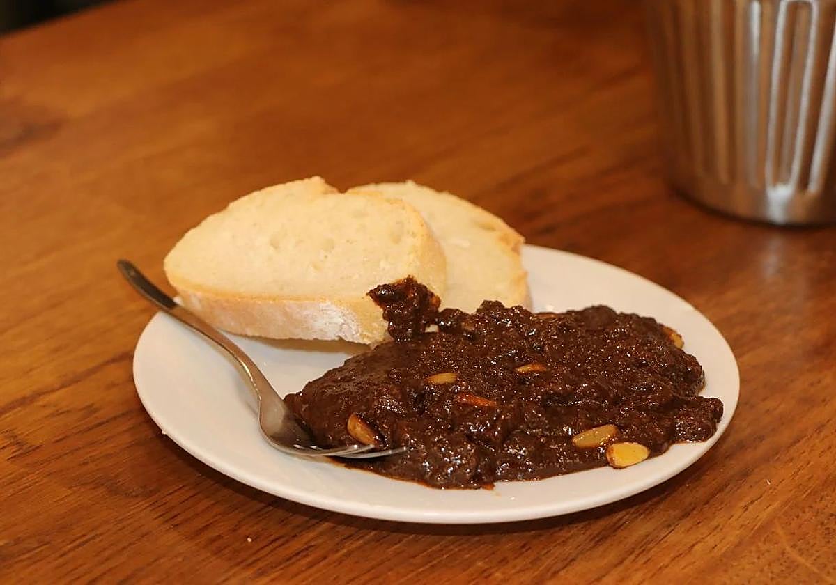 Imagen de un plato de morcilla.