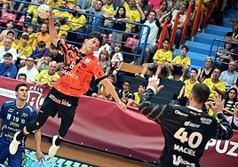 Imagen del último encuentro entre Bidasoa Irún y el Abanca Ademar.