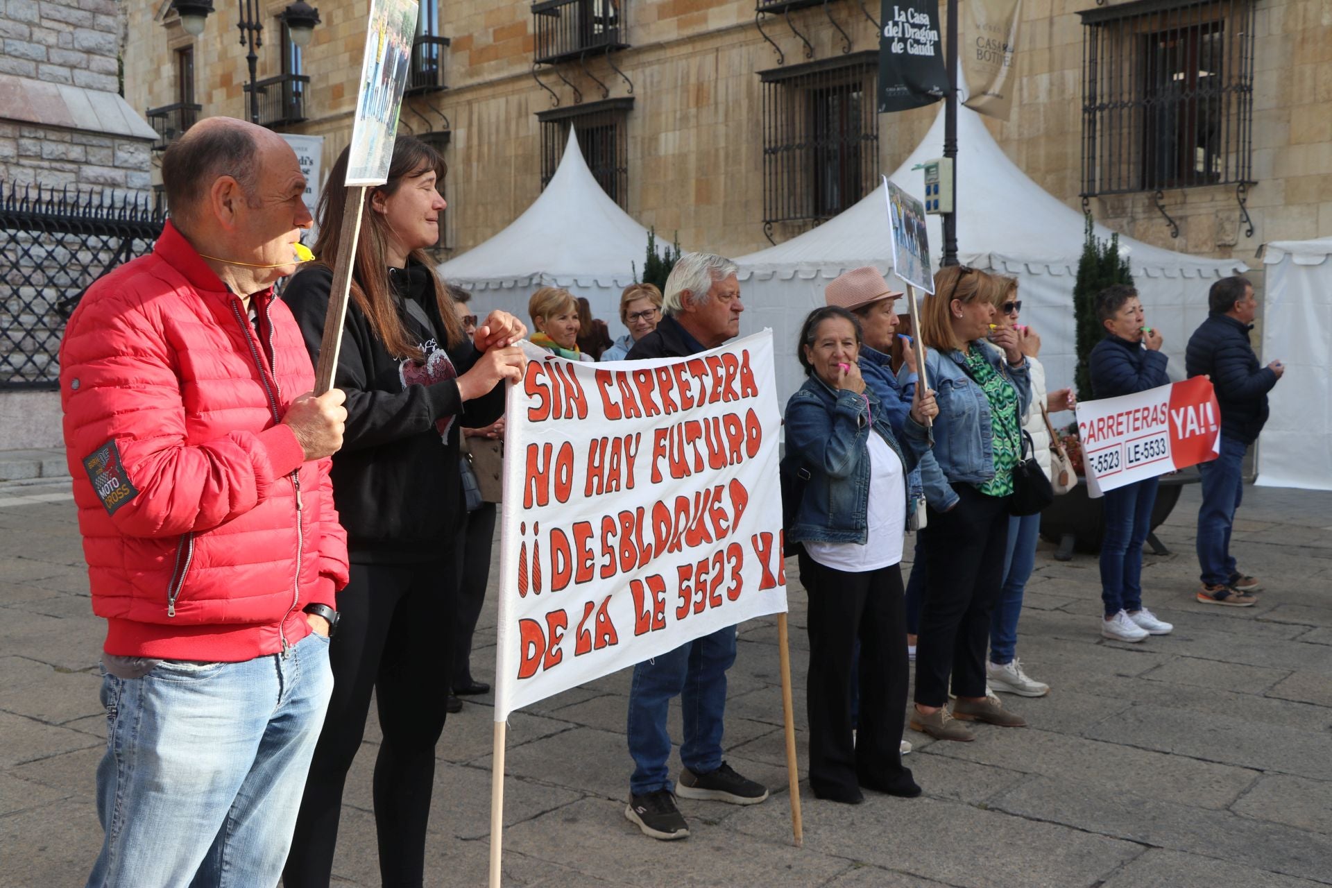 Las imágenes de la protesta de los vecinos de Antimio